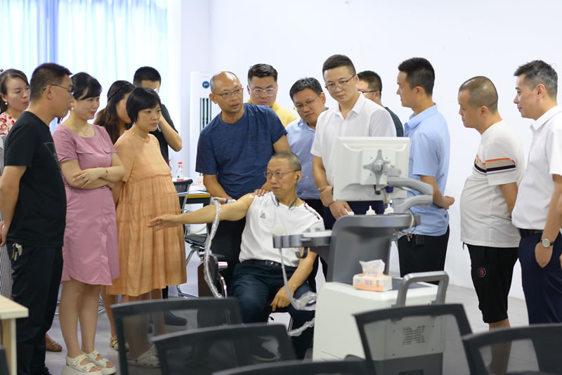 綿陽市、江油市醫(yī)療領(lǐng)航者蒞臨我司，共繪健康未來新篇章！3.jpg